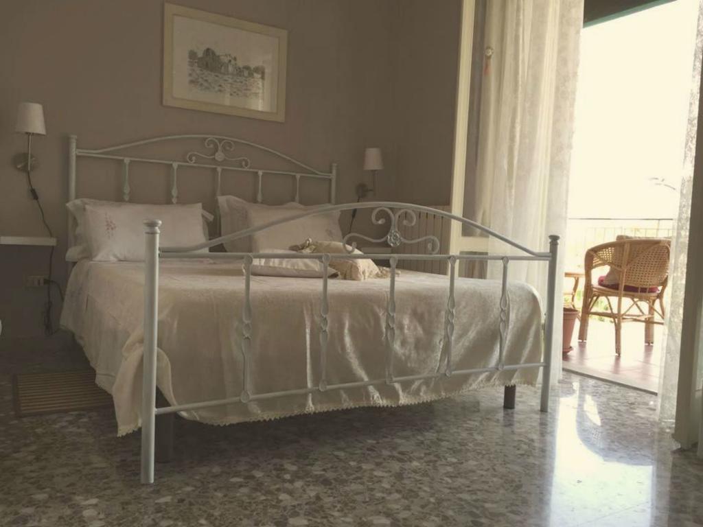 La Fonte Bed & Breakfast Syracuse Room photo