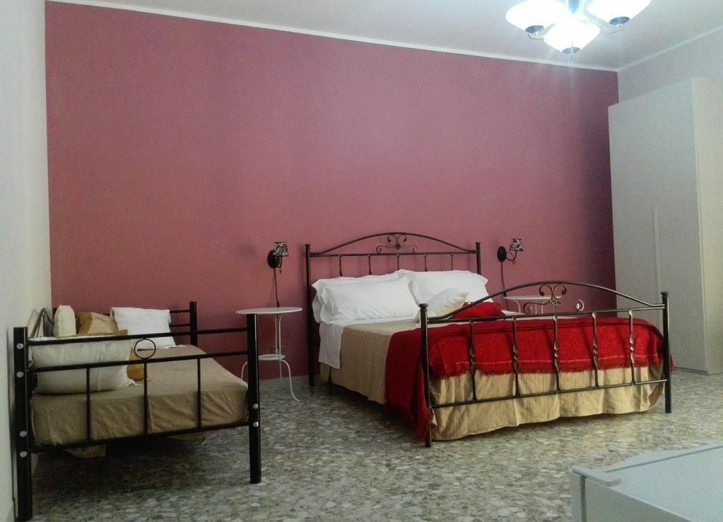 La Fonte Bed & Breakfast Syracuse Room photo